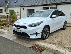 Weiß Gebraucht 2023 Kia Ceed Sportswagon Spirit Kombi | 21.950 € (Guter Preis)