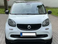 Schwarz / weiß 2 farbig Gebraucht 2018 Smart ForFour Passion Kleinwagen | 6.900 € (Fairer Preis)