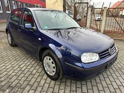 Blau Gebraucht 2002 VW Golf IV Kleinwagen | 500 € (Superpreis)