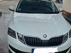 Weiß Gebraucht 2018 Skoda Octavia Ambition Kombi | 13.000 € (Guter Preis)