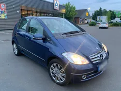 Blau Gebraucht 2009 Mercedes A160 Elegance Van / Kleinbus | 5.300 €