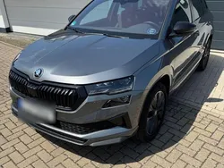 Grau Gebraucht 2024 Skoda Karoq SportLine SUV | 39.995 € (Fairer Preis)