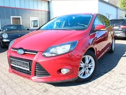 Rot Gebraucht 2011 Ford Focus Titanium Limousine | 4.690 € (Fairer Preis)