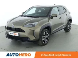 Oxide bronze Gebraucht 2021 Toyota Yaris Cross Team SUV | 23.390 € (Fairer Preis)