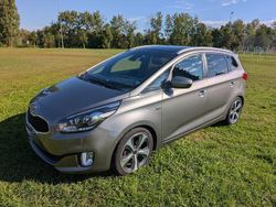 Grau Gebraucht 2015 Kia Carens Edition 7 Van / Kleinbus | 10.980 € (Etwas zu teuer)