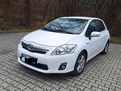 Weiß Gebraucht 2011 Toyota Auris Hybrid Limousine | 6.400 € (Teuer)