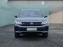 Grau Gebraucht 2024 VW Touareg R SUV | 73.950 € (Fairer Preis)