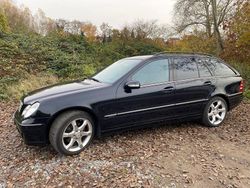 Schwarz Gebraucht 2005 Mercedes C200 Avantgarde Kombi | 4.999 € (Etwas zu teuer)