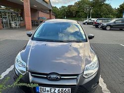 Braun Gebraucht 2014 Ford Focus Titanium Limousine | 9.300 € (Etwas zu teuer)