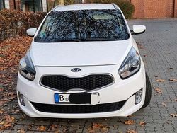 Weiß Gebraucht 2015 Kia Carens Van / Kleinbus | 7.400 € (Fairer Preis)