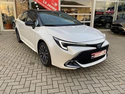 Weiss Gebraucht 2024 Toyota Corolla Team Kombi | 29.999 € (Fairer Preis)