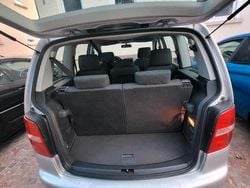 Grau Gebraucht 2004 VW Touran Van / Kleinbus | 2.800 € (Fairer Preis)