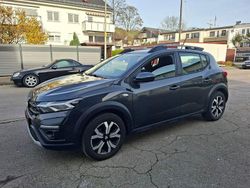 Grau Gebraucht 2022 Dacia Sandero Stepway Limousine | 12.900 € (Guter Preis)
