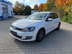 Weiß Gebraucht 2016 VW Golf VII Allstar Limousine | 11.420 € (Guter Preis)