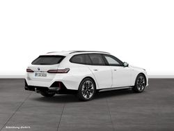 Weiß Gebraucht 2024 BMW 520 M Sport Kombi | 58.430 € (Fairer Preis)