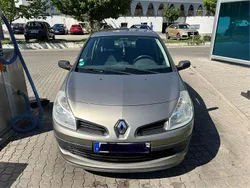 Braun Gebraucht 2009 Renault Clio II Authentique Limousine | 2.899 € (Etwas zu teuer)