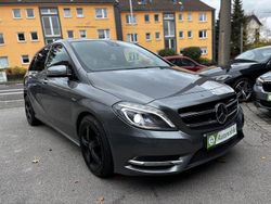 Grau Gebraucht 2011 Mercedes B200 Van / Kleinbus | 4.999 € (Guter Preis)