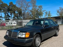 Schwarz Gebraucht 1990 Mercedes E200 Limousine | 2.349 €