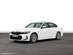 Weiß Gebraucht 2024 BMW 330e Limousine | 59.835 €