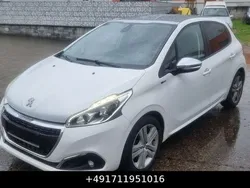Weiß Gebraucht 2016 Peugeot 208 Style Kleinwagen | 5.990 € (Fairer Preis)