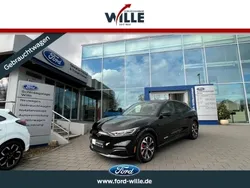 Schwarz Gebraucht 2021 Ford Mustang Mach-E Extended Range SUV | 43.850 € (Etwas zu teuer)