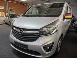 Grau Gebraucht 2017 Opel Vivaro Van | 19.500 € (Etwas zu teuer)