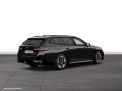 Black sapphire metallic Gebraucht 2025 BMW 540 Comfort Edition Kombi | 68.004 € (Guter Preis)
