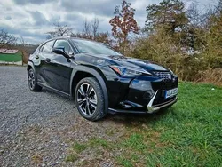 Schwarz Gebraucht 2020 Lexus UX 250h SUV | 22.000 € (Fairer Preis)