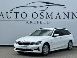 Alpinweiss iii Gebraucht 2022 BMW 330e Advantage Kombi | 28.950 € (Superpreis)