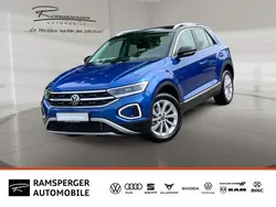 Blau (ravennablau metallic/schwarz) Gebraucht 2023 VW T-Roc Style SUV | 27.390 € (Guter Preis)