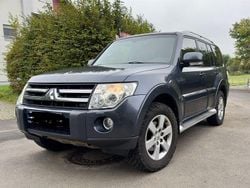 Blau Gebraucht 2009 Mitsubishi Pajero Intense SUV | 13.000 € (Etwas zu teuer)