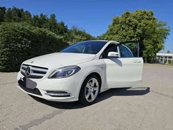 Weiß Gebraucht 2012 Mercedes B200 Edition 1 Van / Kleinbus | 10.600 € (Fairer Preis)