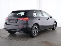 Schwarz / kosmosschwarz Gebraucht 2024 Mercedes A200 Advanced Limousine | 31.480 € (Etwas zu teuer)
