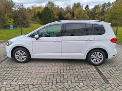 Weiß Gebraucht 2024 VW Touran Highline Van / Kleinbus | 29.499 € (Guter Preis)