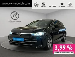 Grenadillschwarz metallic (metallic) Gebraucht 2024 VW Passat Elegance Kombi | 35.877 € (Etwas zu teuer)
