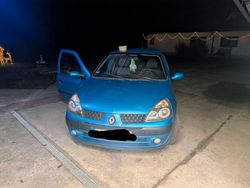 Blau Gebraucht 2001 Renault Clio II Dynamique Limousine | 2.000 € (Etwas zu teuer)