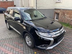 Schwarz Gebraucht 2016 Mitsubishi Outlander Plus SUV | 11.900 € (Fairer Preis)