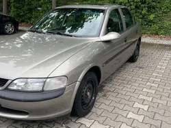 Grau Gebraucht 1995 Opel Vectra Limousine | 1.450 €