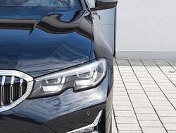 Black sapphire metallic Gebraucht 2020 BMW 320 Luxury Line Limousine | 28.999 € (Fairer Preis)