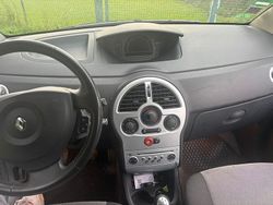 Grau Gebraucht 2006 Renault Modus Van / Kleinbus | 1.500 € (Fairer Preis)