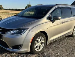 Grau Gebraucht 2017 Chrysler Pacifica Touring SUV | 19.500 € (Fairer Preis)