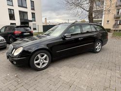 Schwarz Gebraucht 2008 Mercedes 220 Kombi | 3.250 €