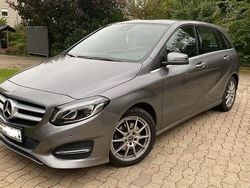 Grau Gebraucht 2018 Mercedes B200 Van / Kleinbus | 17.300 € (Guter Preis)