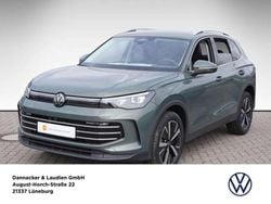 Cipressinogrün metallic Gebraucht 2024 VW Tiguan Elegance SUV | 44.888 €