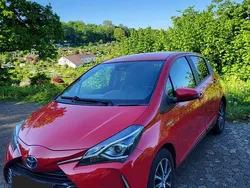 Rot Gebraucht 2019 Toyota Yaris Hybrid Limousine | 15.000 € (Guter Preis)