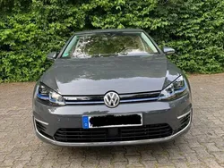 Grau Gebraucht 2020 VW e-Golf Kleinwagen | 17.000 € (Fairer Preis)