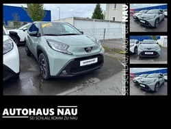 Urban khaki / night sky black Neu 2025 Toyota Aygo Kleinwagen | 16.990 €