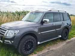 Grau Gebraucht 2018 Mitsubishi Pajero Edition SUV | 37.400 € (Fairer Preis)