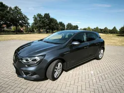 Andere außenfarben Gebraucht 2016 Renault Mégane III Intens Limousine | 10.999 € (Etwas zu teuer)