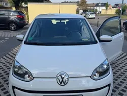 Weiß Gebraucht 2010 VW up! Kleinwagen | 4.000 €